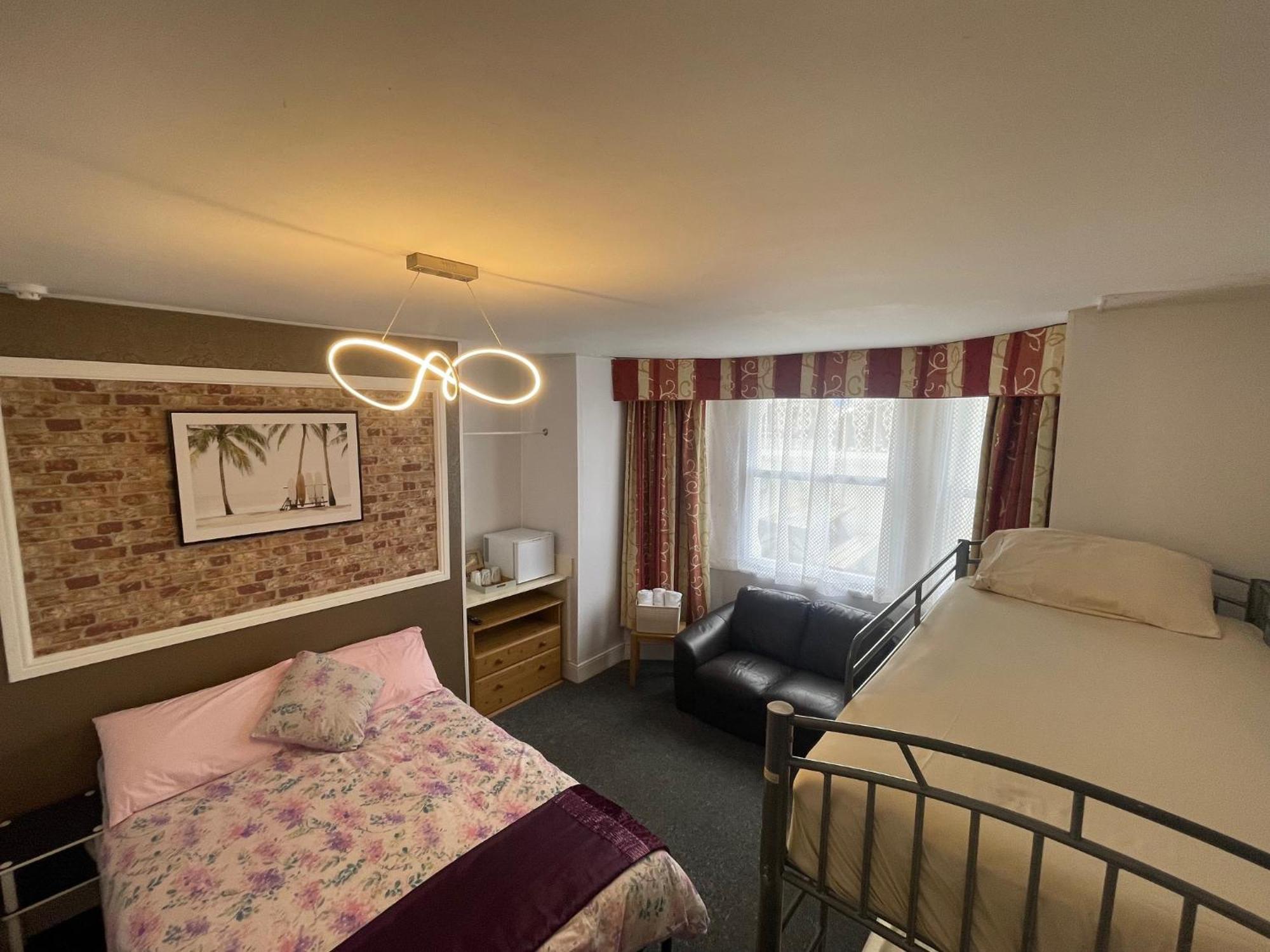Hotel Backpackers & 2*